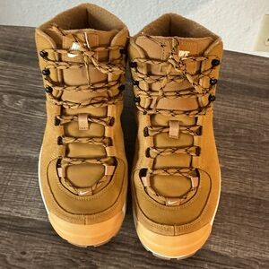Nike Women's Tan  Boots